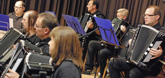 Der Harmonika-Club Inzlingen rockte di...mit einem anspruchsvollen Repertoire.   | Foto: Tolsdorf
