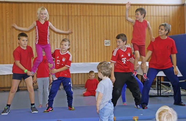 Die Jugendgruppe zeigte einen Ausschnitt aus der wchentlichen Turnstunde.  | Foto: PETRA WUNDERLE