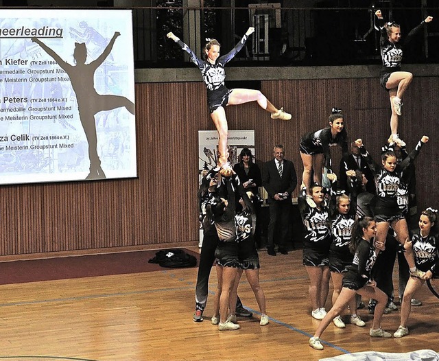 Der Badische Sportbund ehrte die Cheerleader vom TV Zell.  | Foto: ZVG