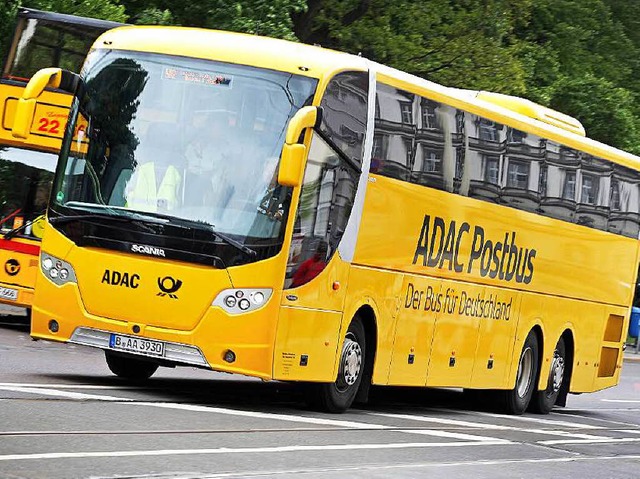 Fernbusse bringen derzeit noch kein Geld.  | Foto: dpa