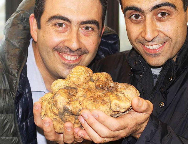 Glckliche Pilzsammler: Luigi  (l) und Angelo Dattilo  | Foto: dpa