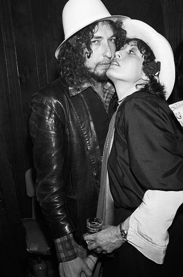 Bob Dylan und die Schauspielerin Ronee...e des Musikclubs Roxy in Los Angeles.   | Foto: Elterman