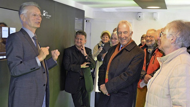 Rudolf Denk (links), Vorsitzender des ...ntrum, stellte die neue Mediathek vor.  | Foto: A. Wehrle