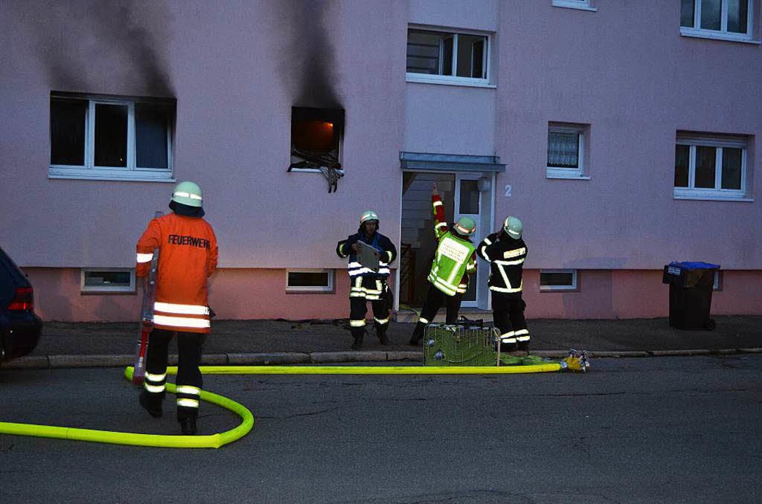 Feuerwehr Rettet Zwei Menschen Aus Brennender Wohnung - Titisee ...