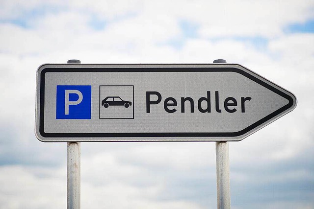 Fr Pendler wird es in Weil am Rhein k...erig sein, seinen Parkplatz zu finden.  | Foto: dpa