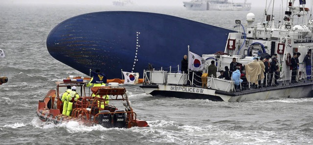 Bei der Rettungsaktion im April 2014  ...r 250 Schulkinder jede Hilfe zu spt.   | Foto: dpa