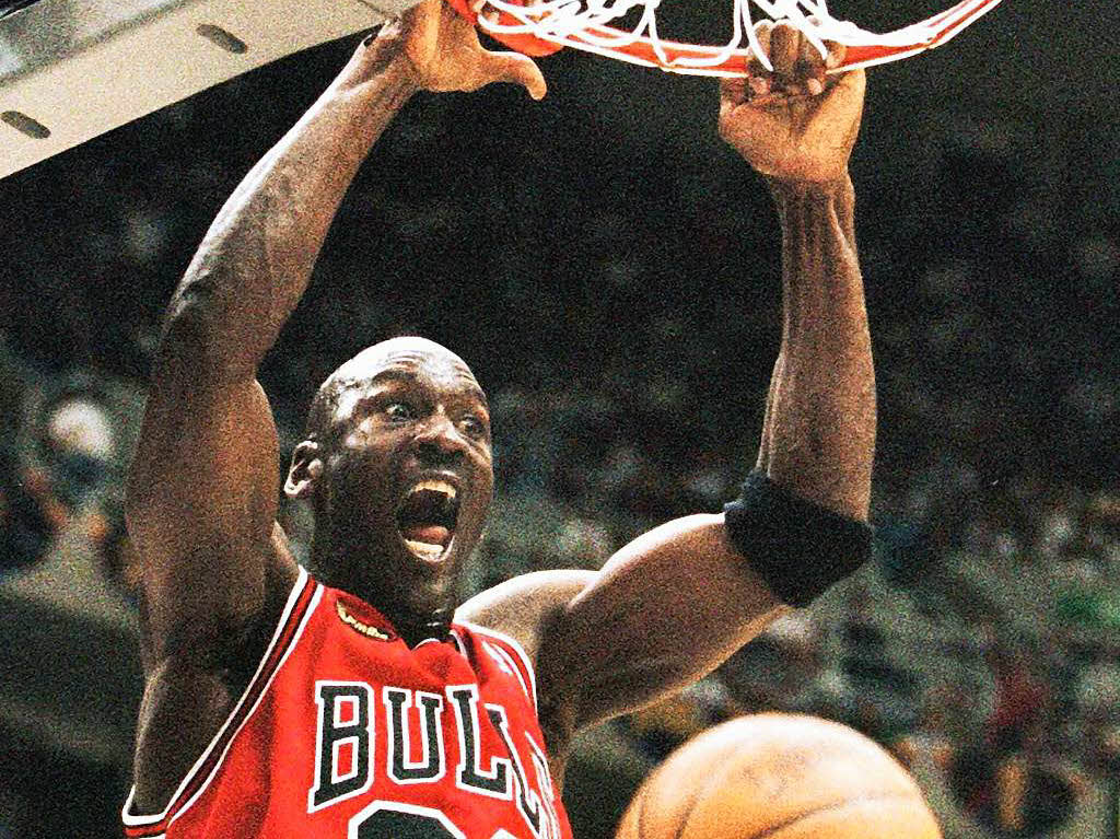 Platz 3) Michael Jeffrey Jordan, auch bekannt als „His Airness“, brachte es von 1984 bis 2003 auf stolze 32.292 Punkte in der NBA.
