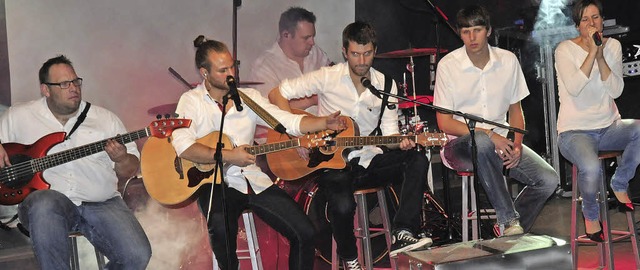 Die Topband &#8222;Shot A Duck&#8220; ...enzunft Weizen in der Ehrenbachhalle.  | Foto: Dietmar Noeske