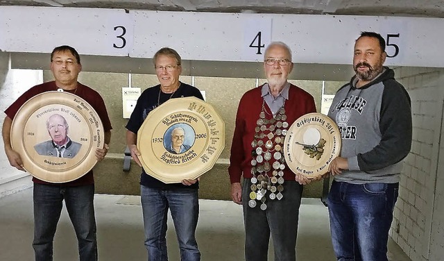 Markus Zimmermann, Walter Mnzer und E...zenmeister Claudio Moreni (von links).  | Foto: Verein