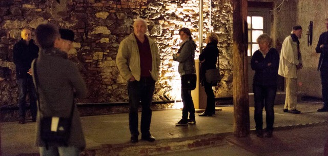 Zuhrer bewegen sich innerhalb der Kla...rgen Reuschel in der Kulturkathedrale.  | Foto: Photographer: Gabriele Zahn