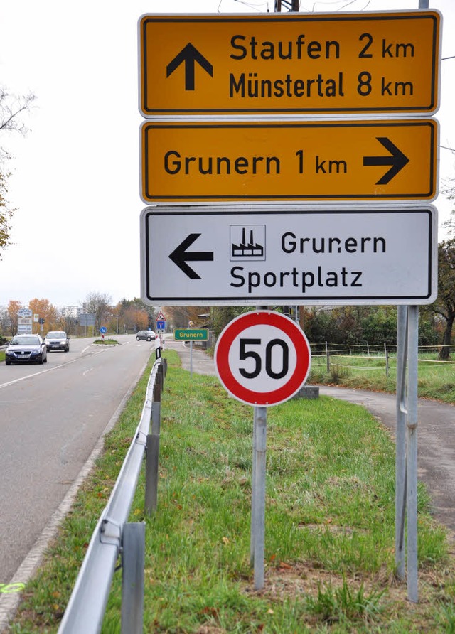 Neu: Tempo 50 am Abbieger zum Sportplatz Grunern und bei den Fugngerquerungen  | Foto: Rainer Ruther