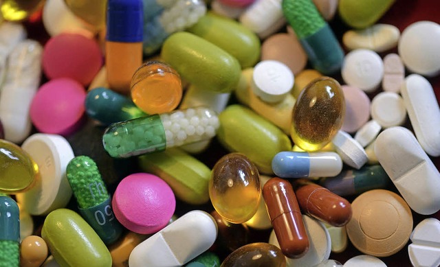 Der Anteil der Medikamente an den Gesu...tskosten ist Jahr um Jahr rcklufig.   | Foto: dpa