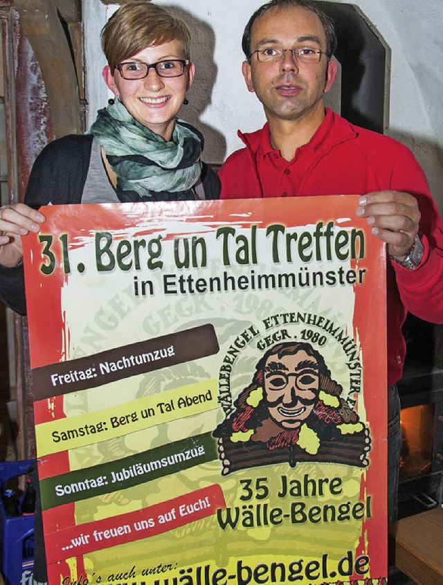 Das Plakat zum Narrentreffen stellten Markus Ohnemus und Lisa Grueck vor.  | Foto: Olaf Michel