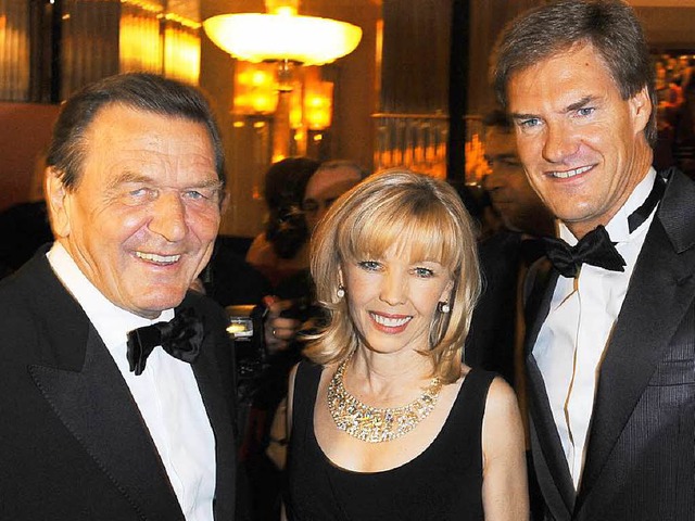 Gerhard Schrder mit Frau Doris und Carsten Maschmeyer (2009)   | Foto: DPA