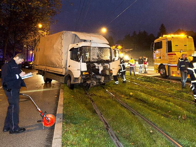 Der Lastwagen-Unfall in der Merzhauser...r den morgendlichen Stadtbahnverkehr.  | Foto: Patrick Seeger