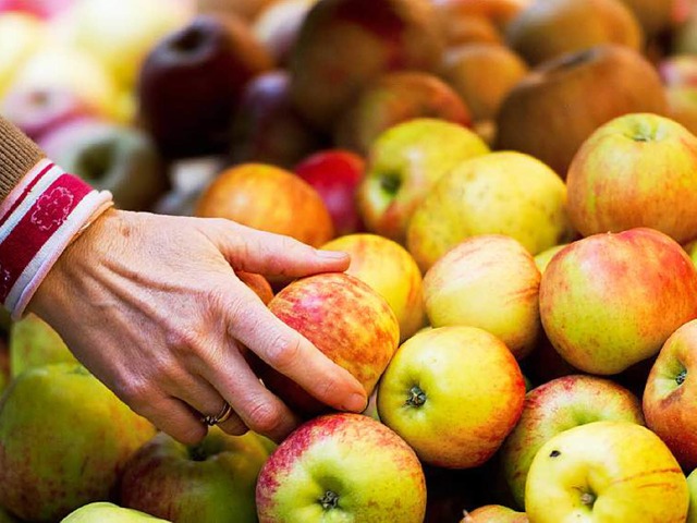 Frostnchte und Hagel gehren zu den Faktoren, die die Apfelernte beeinflussen.  | Foto: dpa
