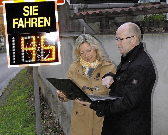 Brgermeisterin Isolde Schfer und Ort...der B314 in Grimmelshofen in Betrieb.   | Foto: Dietmar Noeske