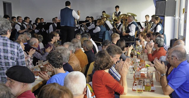 Fr beste Stimmung unter den Gsten de...eit der Musikverein aus Riedbhringen.  | Foto: Dietmar Noeske