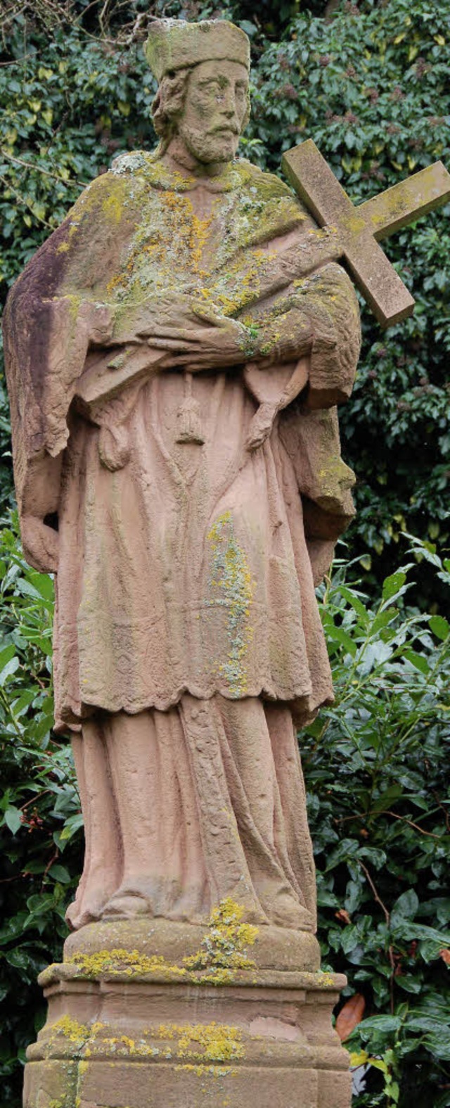 Die Nepomukstatue an der Hauptstrae soll grndlich saniert werden.   | Foto: Pia Grttinger