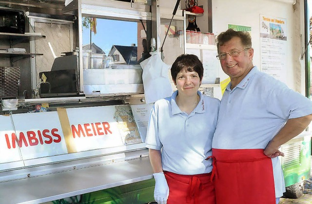 Silvia und Alfred Meier vor ihrem Imbisswagen   | Foto: Wolfgang Knstle