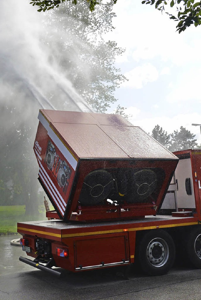 Der Turbolscher der Evonik-Feuerwehr im Einsatz.   | Foto: Martin Eckert