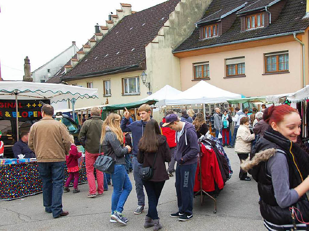 Marktbesucher aller Altersgruppen trafen sich im Stdtle.