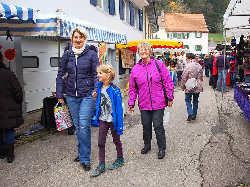 Marktbesucher aller Altersgruppen trafen sich im Stdtle.