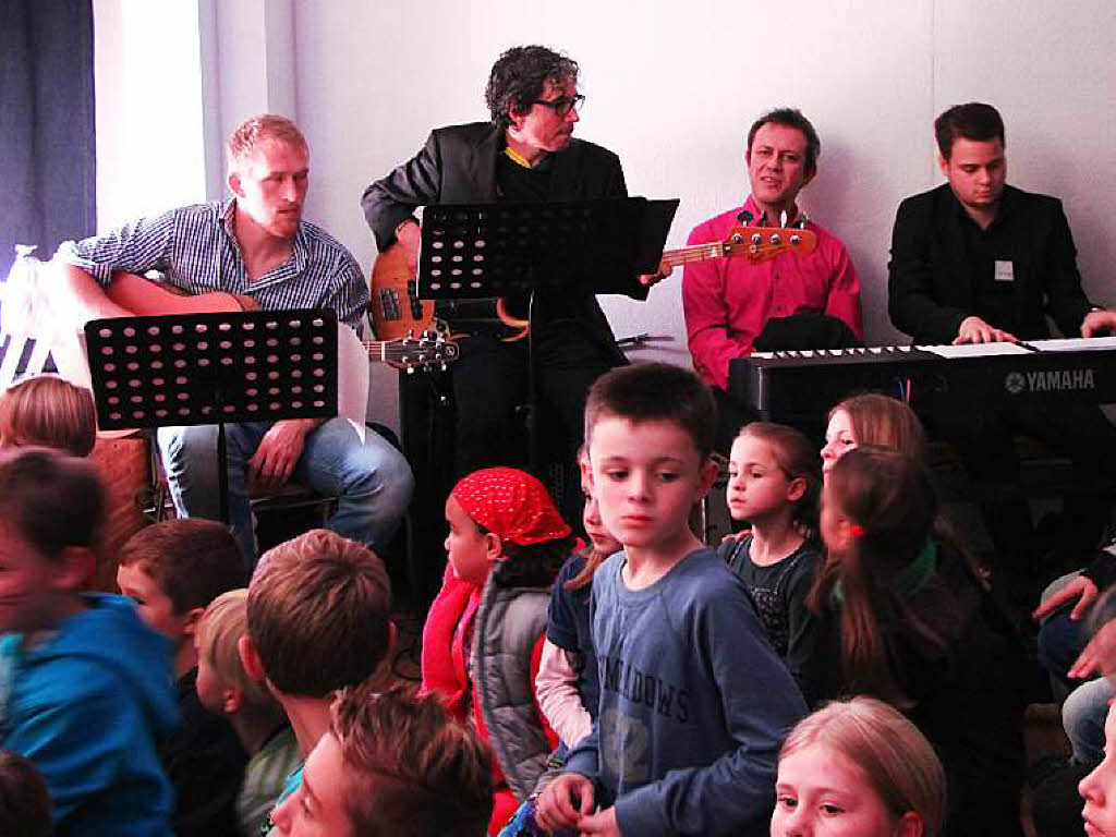 Die Lehrerband begleitete das Musical. Die Lehrerband begleitete das Musical.