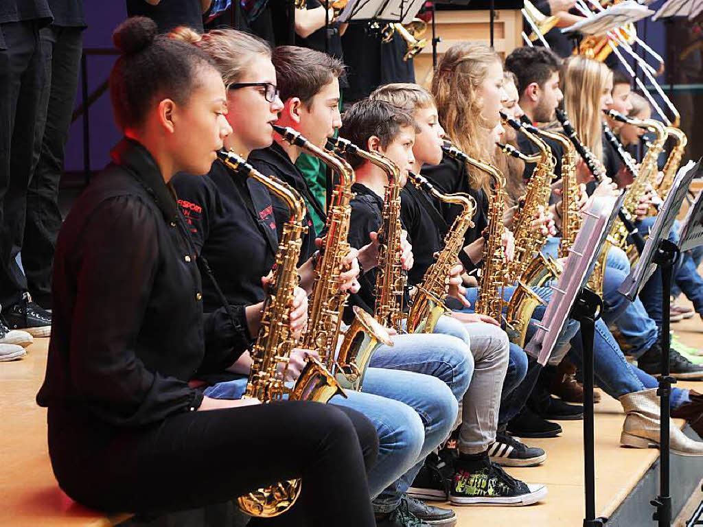 Die Big Band machte den Auftakt zur Jubiläumsfeier 50 Jahre Schulhaus Die Big Band machte den Auftakt zur Jubiläumsfeier 50 Jahre Schulhaus