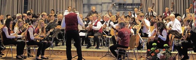 Kiechlinsbergen. Finale mit allen sieb...stern. Stabfhrung hatte Franz Mamier.  | Foto: Roland Vitt