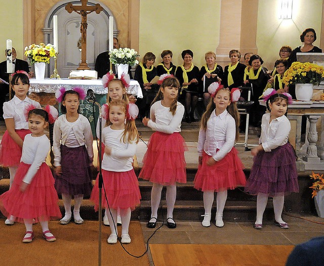 Die Kinder des Chors singen mit Begeisterung.   | Foto: Wolfgang Knstle