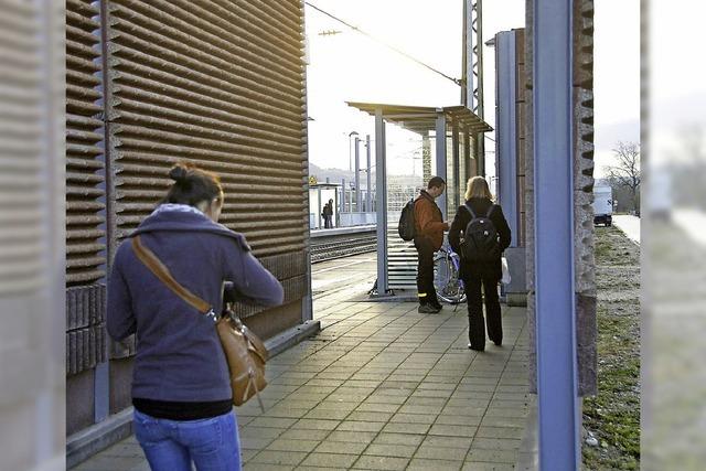 Nachtarbeit mit Warnsignal: Bahn tauscht beschdigte Schallschutzelemente aus