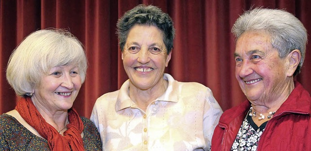 150 Jahre sind sie zusammen Mitglied i...er,  Maria Walter und Christa Lffler.  | Foto: akh