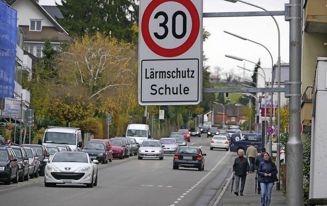 Zwei Grnde sind auf den Verkehrsschil...po 30 in der Wallbrunnstrae genannt.   | Foto: Willi Adam