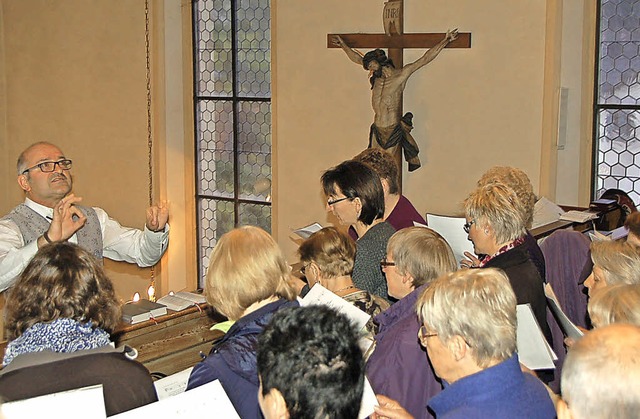 Der gemischte Chor und der Musikverein...icherten den Gottesdienst musikalisch.  | Foto: Jutta Binner-Schwarz