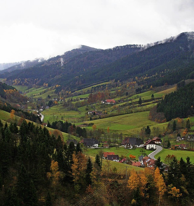 Blick von oberhalb des Nonnenbachtals auf Obersimonswald.   | Foto: Heiss