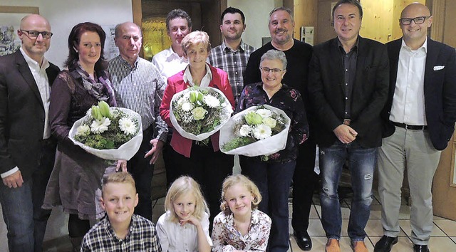 <Text>Peter und Wendelin, Sophia, Emma...hre langjhrige Betriebstreue. </Text>  | Foto: Kurt Meier