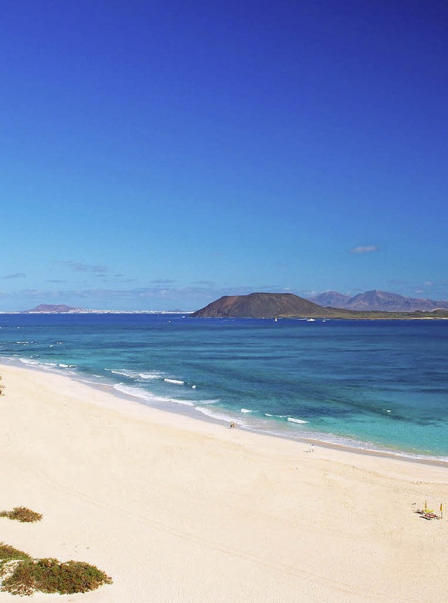 Ein Strand auf Fuerteventura: Die Kana...er, die im Sden berwintern wollen.    | Foto: dpa