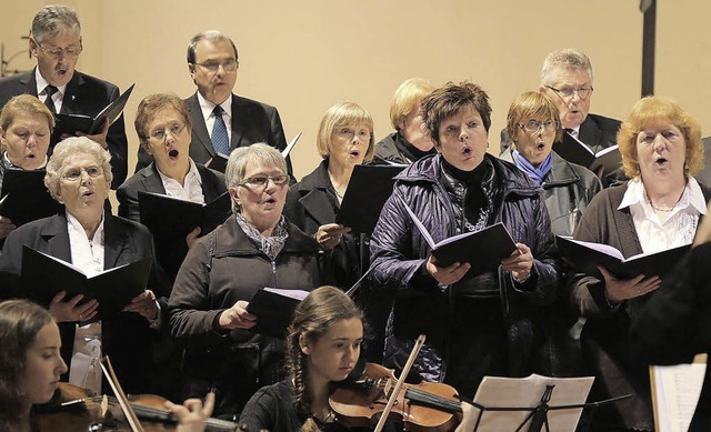 Der Kirchenchor Mahlberg beim Konzert am Sonntagabend.   | Foto: Sandra Decoux-Kone