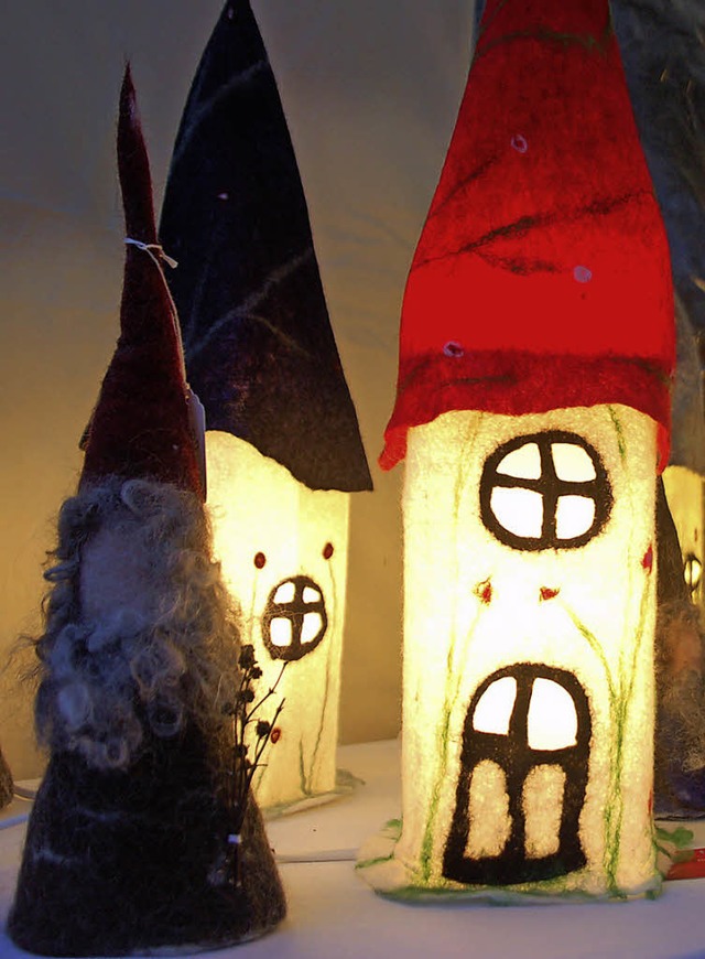 Weihnachtliche Dekoration gibt es auch... wieder an den Stnden in Adelhausen.   | Foto: Petra Wunderle