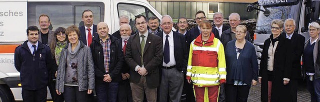 Bei der Erffnung der Rettungswache  a... (Zweiter von links) zur neuen Wache.   | Foto: reinhard herbrig