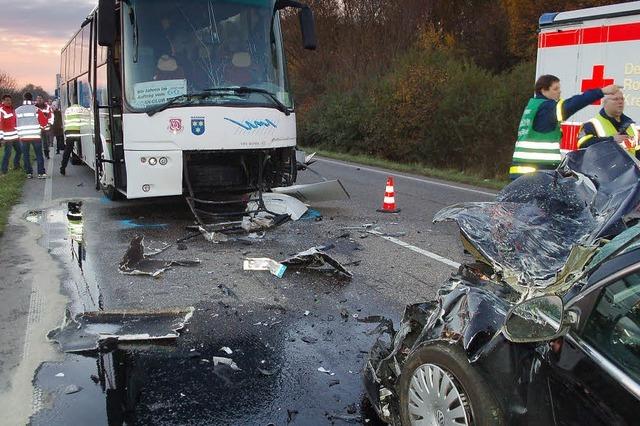 13 Verletzte auf der B 33