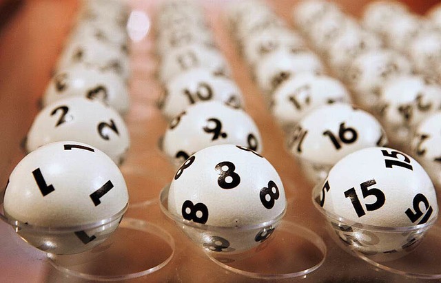 Nach 27 Sekunden stoppte das ZDF die Ausstrahlung der veralterten Lottozahlen.  | Foto: dpa