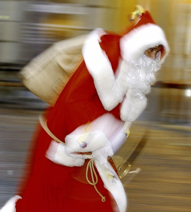 Ob Nikolaus oder Weihnachtsmann, fr S... Wochen viele Verdienstmglichkeiten.   | Foto: dpa