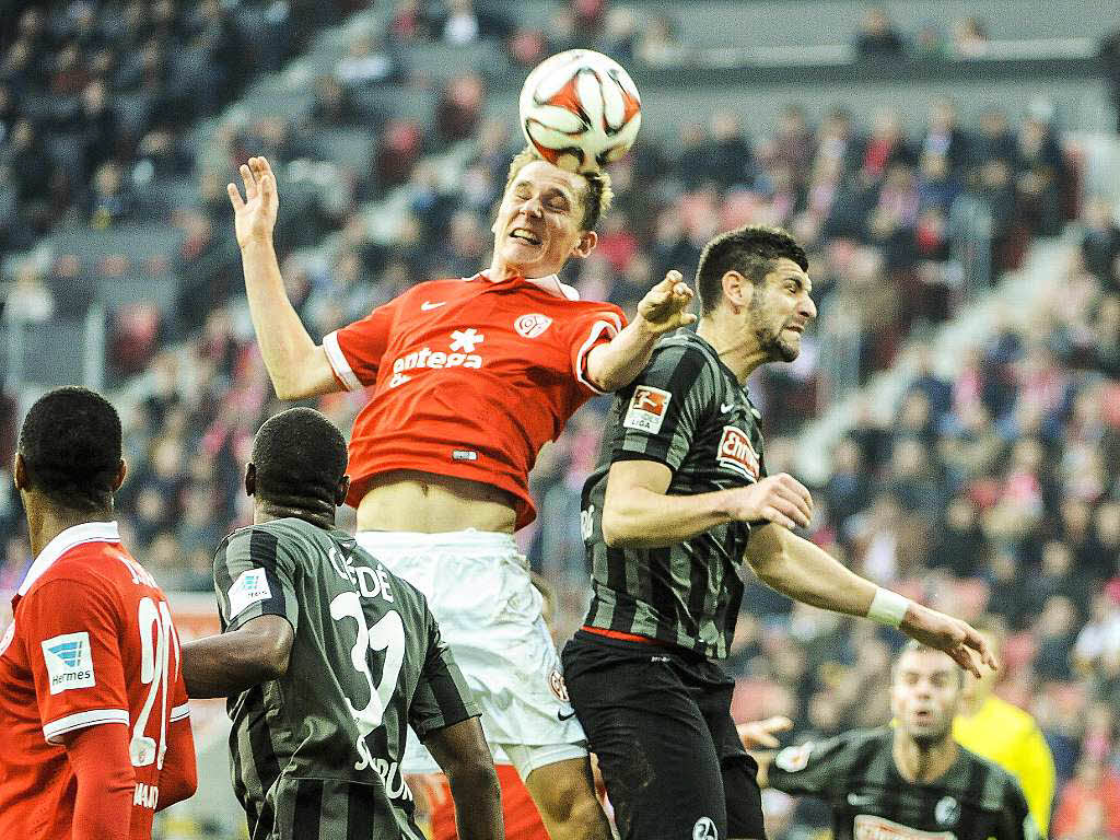 Der SC Freiburg spielt beim Auswrtsspiel gegen den FSV Mainz unentschieden.<?ZP?>
