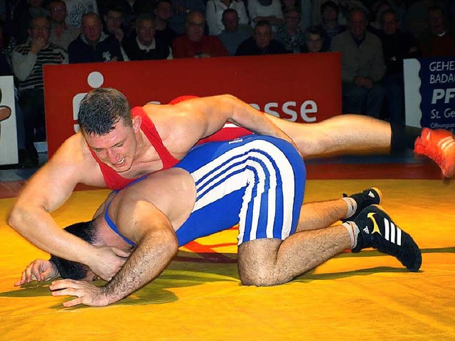 RKG-Schwergewichtler Igor Maier (oben)... den Urloffener Lucian Vilcu mit 20:9.  | Foto: privat