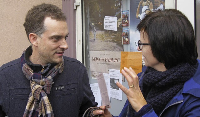 Filmemacher Johannes Suhm im Gesprch mit einer Besucherin.  | Foto: Marco Kupfer