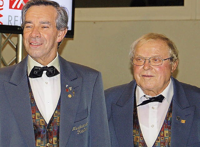 Geehrt: Reinhard Schneider (links) ist... &#8211; und Ludwig Schneider seit 60.  | Foto: Pia Grttinger
