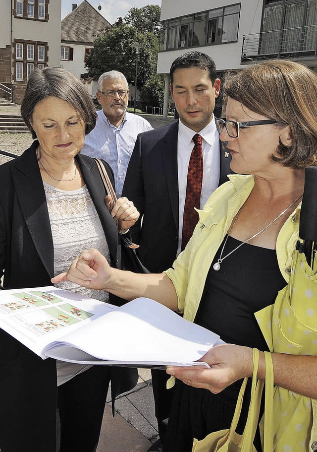 Helga Monauni (rechts) im Juli mit Regierungsprsidentin Brbel Schfer.   | Foto: Markus Zimmermann