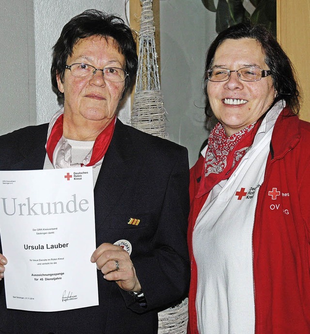 Ursula Lauber (links) ist seit 45 Jahr...eitschaftsleiterin Petra Baumgartner.   | Foto: brigitte chymo